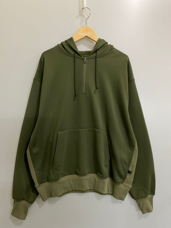 【中古品】【メンズ】 DAIWA PIER39 ダイワピア39 TECH SWEAT HALF ZIP HOODIE BE-51023 テック スウェット ハーフジップフーディー パーカー トップス 140-260709-yn-05-min サイズ：M カラー：オリーブグリーン 万代Net店