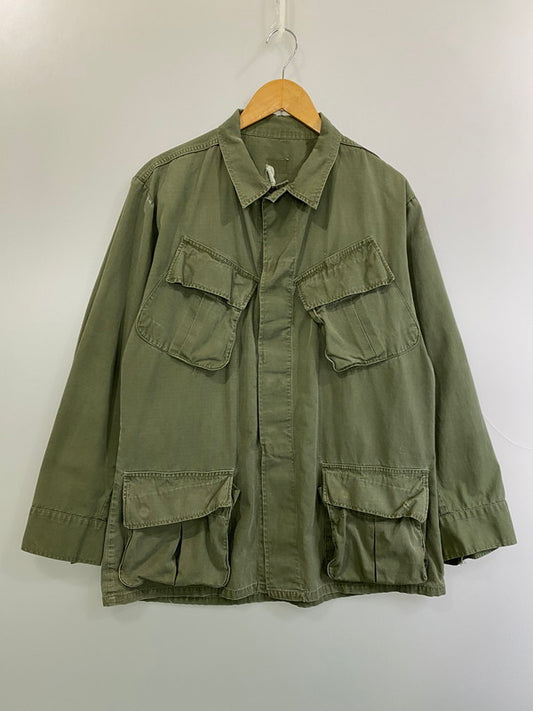 【現状渡し品】【メンズ】 US.ARMY ユーエスアーミー JUNGLE FATIGUE JACKET 8405-935-4702 60S 4TH ジャングル ファティーグ ジャケット 60年代 アメリカ軍 4thタイプ メンズ アウター ミリタリー 146-251205-em-51-min カラー：オリーブグリーン 万代Net店