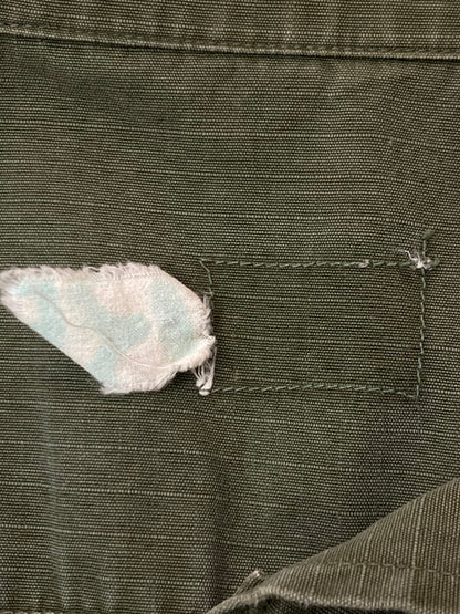 【現状渡し品】【メンズ】 US.ARMY ユーエスアーミー JUNGLE FATIGUE JACKET 8405-935-4702 60S 4TH ジャングル ファティーグ ジャケット 60年代 アメリカ軍 4thタイプ メンズ アウター ミリタリー 146-251205-em-51-min カラー：オリーブグリーン 万代Net店