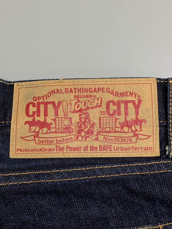 【中古品】【メンズ】 A BATHING APE アベイシングエイプ APEE BACK LOGOS DENIM PANTS バックロゴ デニムパンツ ボトムス 153-251204-jt-33-min サイズ：SHORT カラー：インディゴ 万代Net店