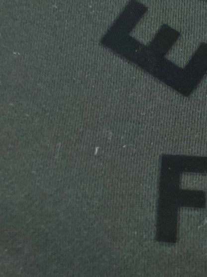 【中古品】【メンズ】 FOG ESSENTIALS フィアオブゴッド エッセンシャルズ LOGO HOODIE ロゴ フーディー パーカー メンズ トップス 142-251205-em-19-min サイズ：L カラー：ブラック 万代Net店