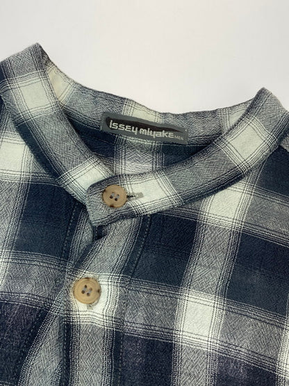【中古品】【メンズ】 ISSEY MIYAKE イッセイミヤケ 80's OMBRE CHECK PULLOVER S/S SHIRT VINTAGE 80年代 オンブレチェック プルオーバー ショートスリーブシャツ 半袖 トップス ヴィンテージ 140-251201-kk-45-min サイズ：M カラー：ネイビー 万代Net店