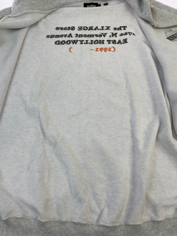 【中古品】【メンズ】 XLARGE エクストララージ 7STORE ADDRESS ZIP HOODED SWEAT 101224012035 ジップ フーディー スウェット メンズ トップス フルジップ パーカー 142-251205-em-26-min サイズ：XL カラー：ライトグレー 万代Net店