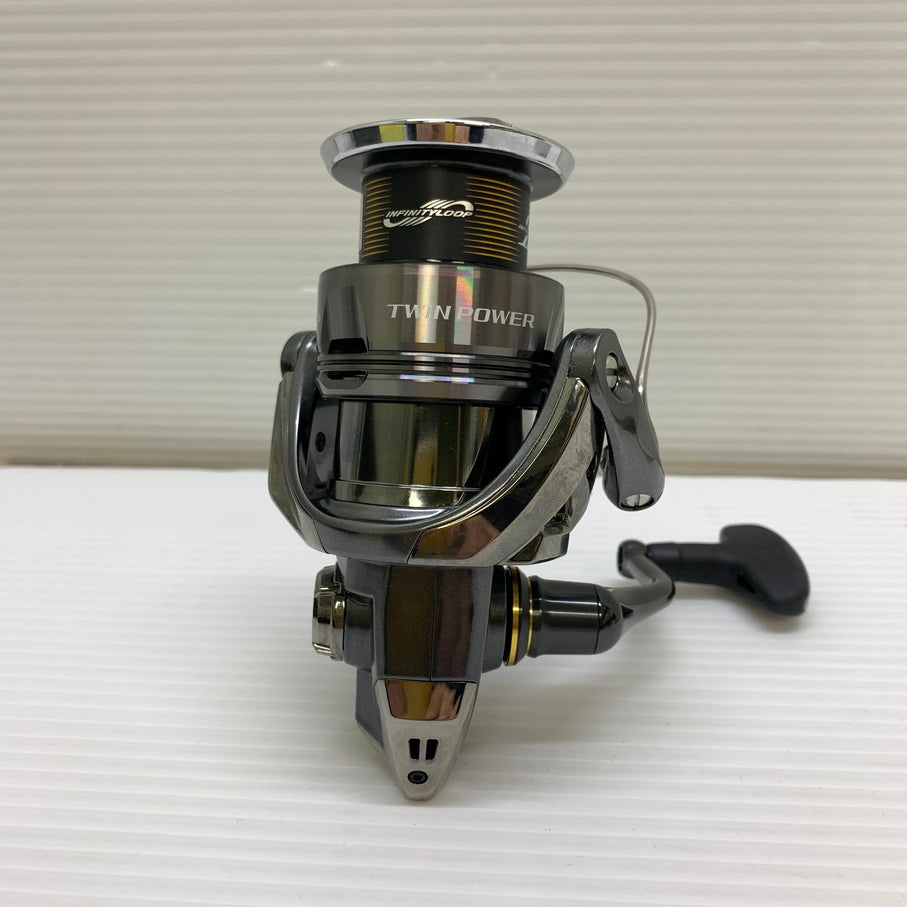 【中古品】 SHIMANO シマノ 24 TWINPOWER ツインパワー C3000XG スピニングリール 釣具 134-251208-cn-3-min 万代Net店