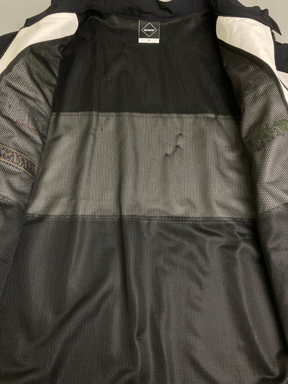 【中古美品】【メンズ】 F.C.REAL BRISTOL MULTI LOGO SUPPORTER JACKET FCRB-190026 エフシーレアルブリストル マルチロゴサポータージャケット ライトアウター 142-251203-yn-04-min サイズ：XL カラー：ホワイト/ブラック 万代Net店