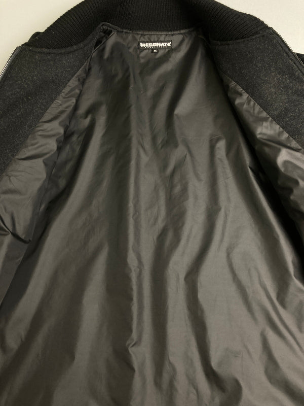【中古品】【メンズ】 RESONATE GOOD ENOUGH リゾネイトグッドイナフ ZIP-UP STADIUM JACKET RO-0403 ジップアップ スタジアム ジャケット アウター 142-251204-jt-24-min サイズ：M カラー：ブラック 万代Net店