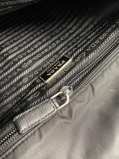 【中古品】【メンズ/レディース】 PRADA プラダ MESSENGERBAG メッセンジャーバッグ ショルダーバッグ カバン 180-251212-yn-02-min カラー：ブラック 万代Net店