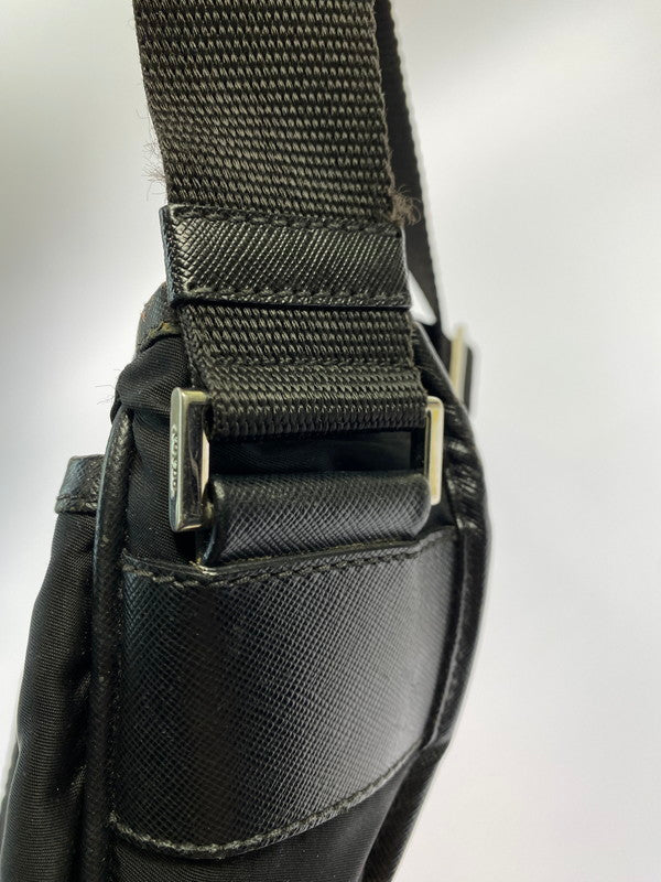 【中古品】【メンズ/レディース】 PRADA プラダ MESSENGERBAG メッセンジャーバッグ ショルダーバッグ カバン 180-251212-yn-02-min カラー：ブラック 万代Net店