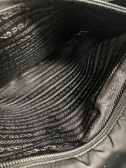 【中古品】【メンズ/レディース】 PRADA プラダ MESSENGERBAG メッセンジャーバッグ ショルダーバッグ カバン 180-251212-yn-02-min カラー：ブラック 万代Net店