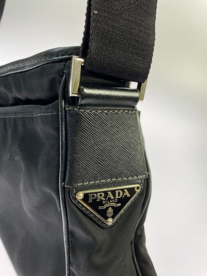 【現状渡し品】【メンズ/レディース】 PRADA プラダ SHOULDERBAG ショルダーバッグ カバン 180-251212-yn-01-min カラー：ブラック 万代Net店