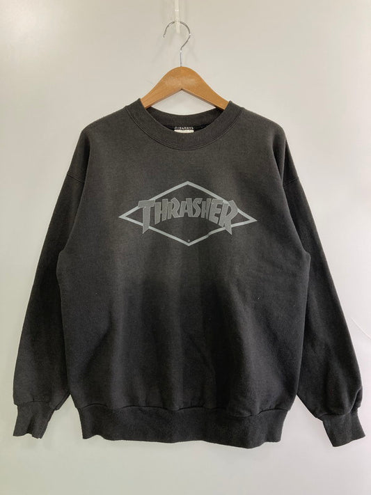 【現状渡し品】【メンズ】 THRASHER スラッシャー 90's DIAMOND LOGO REFLECTOR PRINT SWEAT 90年代 ダイアモンド ロゴ リフレクター プリント スウェット トップス トレーナー 142-251207-kk-09-min サイズ：M カラー：ブラック 万代Net店