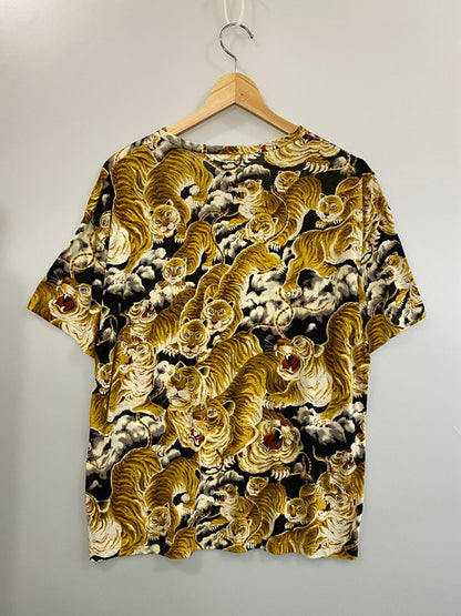 【中古品】【メンズ】 BLACK SIGN ブラックサイン 百虎 LOOSE FIT TEE ルーズフィット ティー メンズ 半袖 ショートスリーブ Tシャツ 145-260719-hu-46-min サイズ：M カラー：ブラック/イエロー/ホワイト 万代Net店