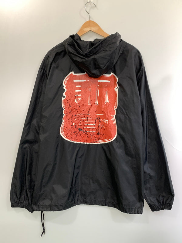 【中古品】【メンズ】 CHARI＆CO × SNEAKER WORLF チャリアンドコー スニーカーウルフ KANJI LOGO NYLON ANORAK 漢字 ロゴ ナイロン アノラック ハーフジップ プルオーバー 146-260804-hu-29-min サイズ：XL カラー：ブラック 万代Net店