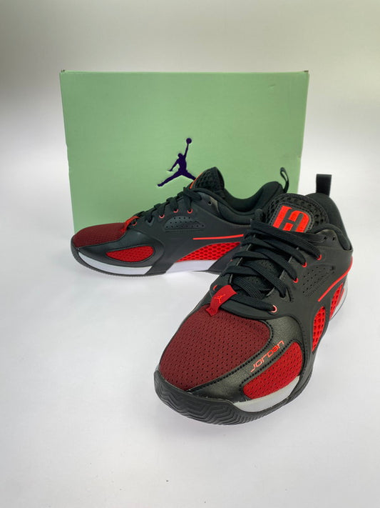 【中古品】【メンズ】 NIKE ナイキ JORDAN HEIR PF BLOODLINE FQ3859-006 ジョーダン エアー PF ブラッドライン スニーカー 靴 160-251213-kk-01-min カラー：BLACK/INFRARED 23 万代Net店