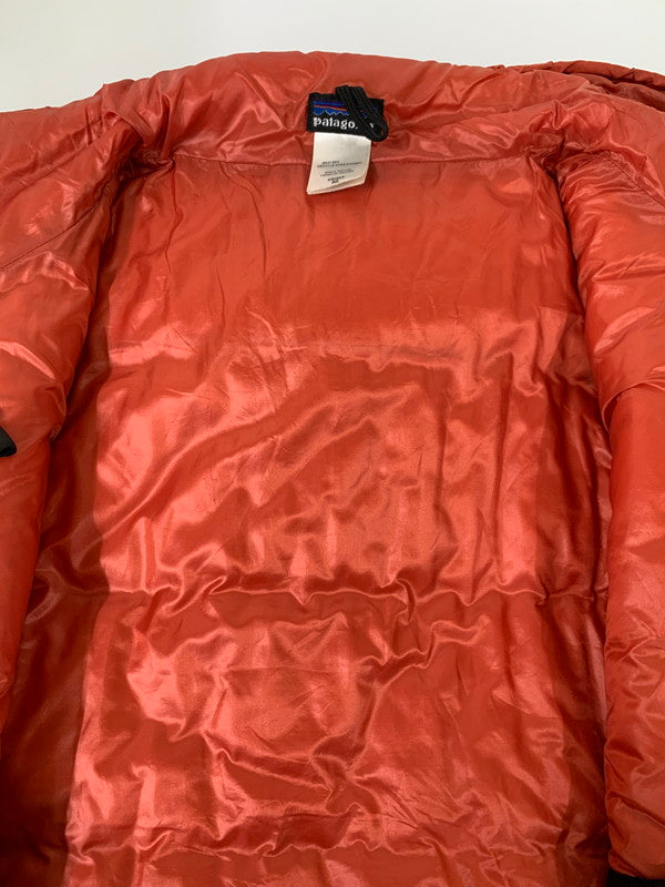 【現状渡し品】【メンズ】 patagonia パタゴニア DAS PARKA RED 84096 ダスパーカ メンズ アウター フーディー アウトドア 144-251216-em-50-min サイズ：M カラー：レッド 万代Net店