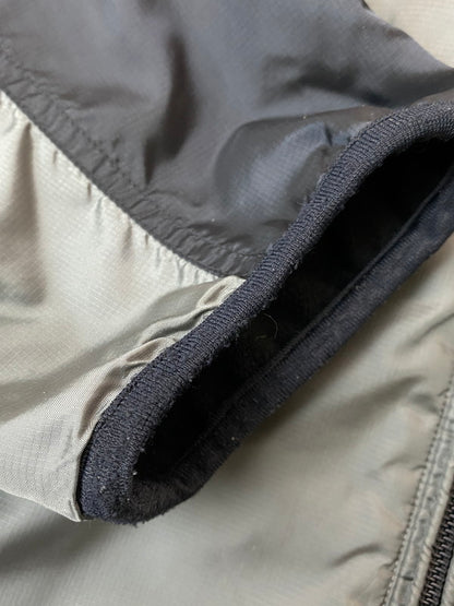 【中古品】【メンズ】 NIKE ナイキ × F.C.R.B. エフ・シー・レアル・ブリストル REVERSIBLE JACKET リバーシブル ジャケット メンズ アウター スポーツウエア 142-251216-em-22-min サイズ：S カラー：グレー/ブラック 万代Net店