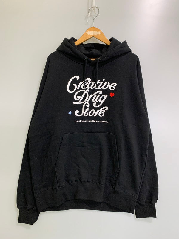 【中古品】【メンズ】 CREATIVE DRUG STORE クリエイティブドラッグストア × VERDY ヴェルディ PRINT HOODIE プリント フーディー パーカー メンズ トップス 142-251216-em-35-min サイズ：XL カラー：ブラック 万代Net店