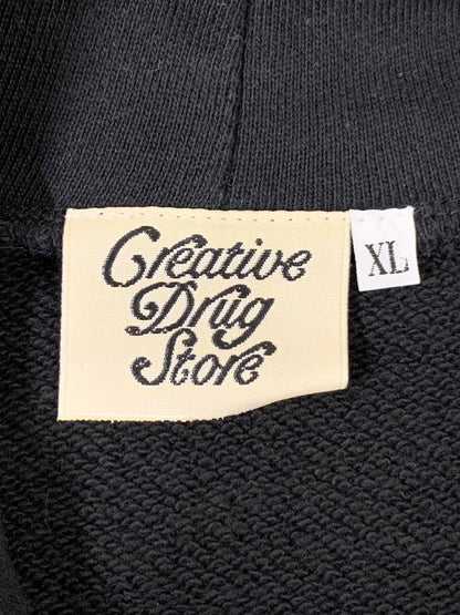 【中古品】【メンズ】 CREATIVE DRUG STORE クリエイティブドラッグストア × VERDY ヴェルディ PRINT HOODIE プリント フーディー パーカー メンズ トップス 142-251216-em-35-min サイズ：XL カラー：ブラック 万代Net店