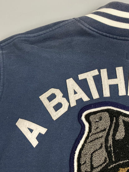 【現状渡し品】【メンズ】 A BATHING APE アベイシングエイプ GENERAL MADE COTTON STADIUM JACKET コットン スタジアム ジャケット スタジャン アウター 142-251219-yn-02-min サイズ：M カラー：ネイビー 万代Net店