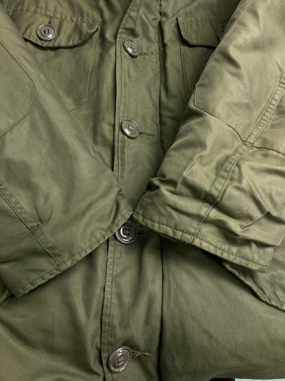 【中古品】【メンズ】 CANADIAN ARMY ECW COMBAT PARKA カナダ軍 コンバットパーカー アウター 146-251219-yn-13-min サイズ：サイズ表記なし 下記参照 カラー：オリーブグリーン 万代Net店