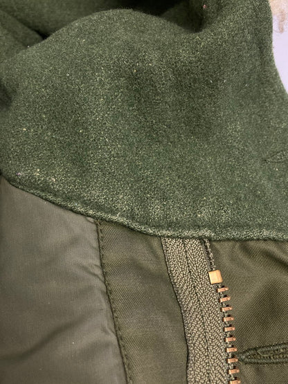 【中古品】【メンズ】 CANADIAN ARMY ECW COMBAT PARKA カナダ軍 コンバットパーカー アウター 146-251219-yn-13-min サイズ：サイズ表記なし 下記参照 カラー：オリーブグリーン 万代Net店