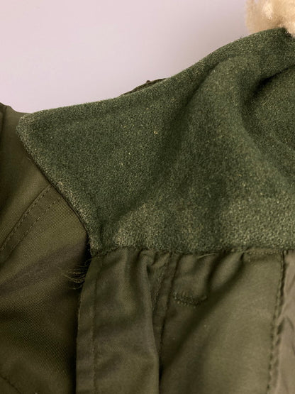 【中古品】【メンズ】 CANADIAN ARMY ECW COMBAT PARKA カナダ軍 コンバットパーカー アウター 146-251219-yn-13-min サイズ：サイズ表記なし 下記参照 カラー：オリーブグリーン 万代Net店