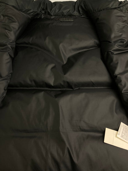 【中古美品】【メンズ】 LEVI'S FENOM × FRAGMENT DESIGN DOWN VEST FMJ025459 リーバイス フェノム フラグメントデザイン ダウンベスト アウター 140-251219-yn-04-min サイズ：M カラー：ブラック 万代Net店