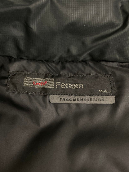 【中古美品】【メンズ】 LEVI'S FENOM × FRAGMENT DESIGN DOWN VEST FMJ025459 リーバイス フェノム フラグメントデザイン ダウンベスト アウター 140-251219-yn-04-min サイズ：M カラー：ブラック 万代Net店