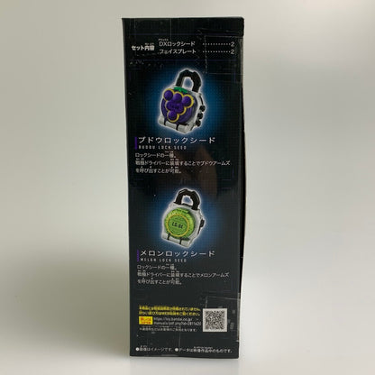 【中古品】 バンダイ 仮面ライダー鎧武 SUPER BEST DXロックシード スペシャルセット 仮面ライダー龍玄＆斬月セット おもちゃ 特撮 ヒーロー 変身 042-260302-em-13-min 万代Net店