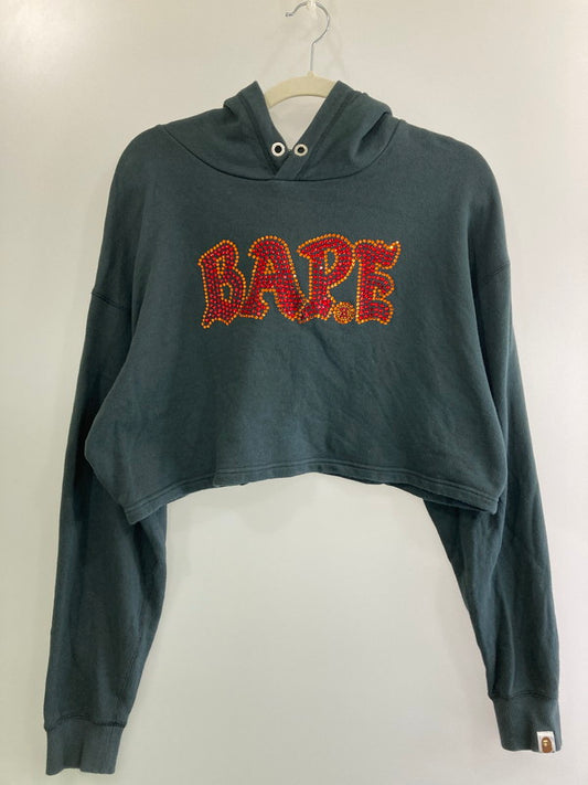 【現状渡し品】【レディース】 A BATHING APE アベイシングエイプ 001PPJ802003L CRYSTAL STONE BAPE CROPPED PULLOVER HOODIE プルオーバーフーディ 170-260104-zi-21-min サイズ：M カラー：グリーン系 万代Net店