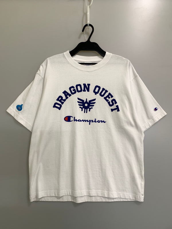 【中古品】【メンズ】 CHAMPION チャンピオン ×DRAGON QUEST TEE ドラゴンクエスト ティー C8-C318 ドラクエ Ｔシャツ 半袖 ショートスリーブ 148-260912-hu-12-min サイズ：M カラー：ホワイト 万代Net店