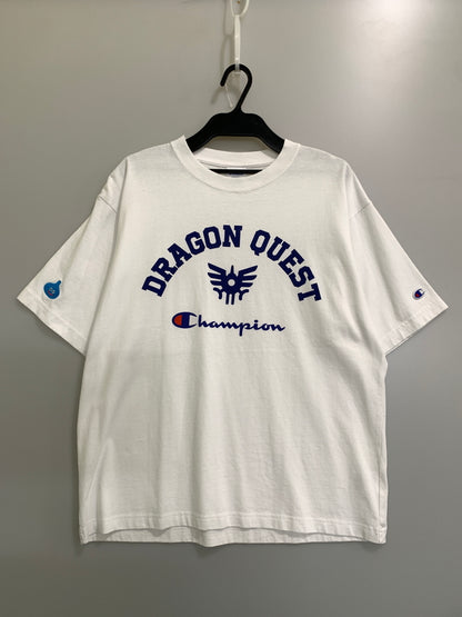 【中古品】【メンズ】 CHAMPION チャンピオン ×DRAGON QUEST TEE ドラゴンクエスト ティー C8-C318 ドラクエ Ｔシャツ 半袖 ショートスリーブ 148-260912-hu-12-min サイズ：M カラー：ホワイト 万代Net店