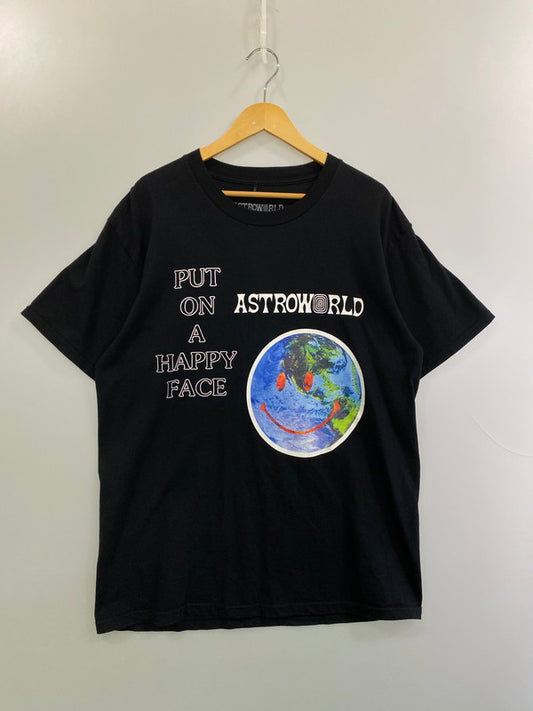 【中古品】【メンズ】 ASTROWORLD アストロワールド TRAVIS SCOTT MERCH HAPPY FACE T-SHIRT Tシャツ トップス 142-251227-zi-52-min サイズ：XL カラー：ブラック 万代Net店