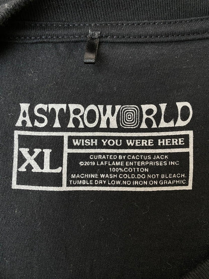 【中古品】【メンズ】 ASTROWORLD アストロワールド TRAVIS SCOTT MERCH HAPPY FACE T-SHIRT Tシャツ トップス 142-251227-zi-52-min サイズ：XL カラー：ブラック 万代Net店