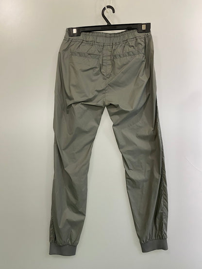 【中古品】【メンズ】 ×CHAMPION チャンピオン CW21S0016-114575 FRONT LOGO NYLON PANTS ナイロンパンツ ボトムス 152-251227-zi-13-min サイズ：XS カラー：グレー 万代Net店