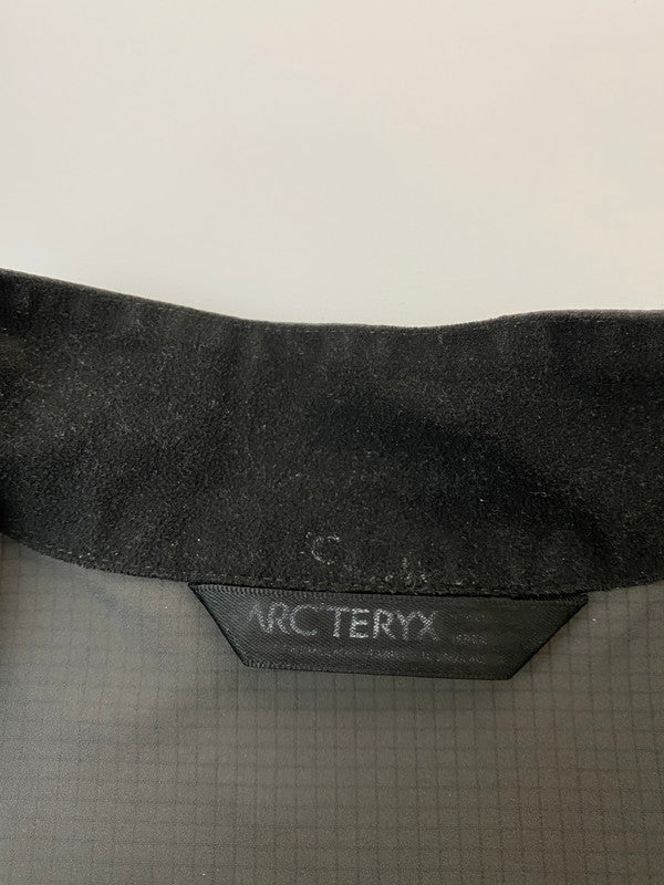 【現状渡し品】【メンズ】 ARC'TERYX アークテリクス 13646-66112 SQUAMISH JACKET スコーミッシュジャケット 144-251227-zi-06-min サイズ：不明 カラー：グレー 万代Net店