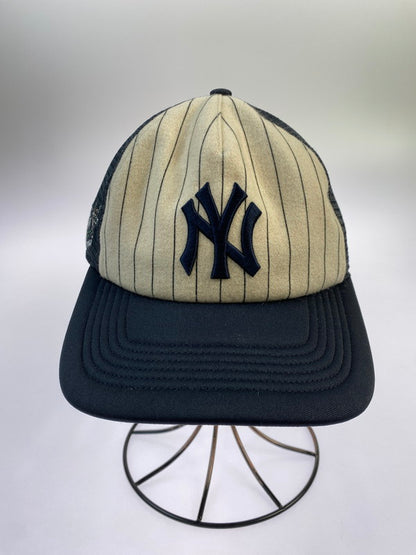 【中古品】【メンズ】 NEW ERA ニューエラ × KITH キス 別注 コラボ NEW YORK YANKEES FRANCHISE TRACKER CAP ニューヨークヤンキース フランチャイズ トラッカーキャップ 帽子 メッシュキャップ 185-251231-kk-07-min サイズ：S (6 7/8) カラー：ネイビー 万代Net店