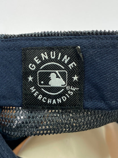 【中古品】【メンズ】 NEW ERA ニューエラ × KITH キス 別注 コラボ NEW YORK YANKEES FRANCHISE TRACKER CAP ニューヨークヤンキース フランチャイズ トラッカーキャップ 帽子 メッシュキャップ 185-251231-kk-07-min サイズ：S (6 7/8) カラー：ネイビー 万代Net店