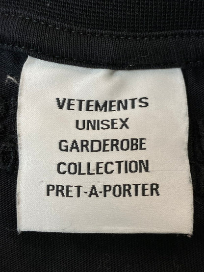 【中古品】【メンズ/レディース】 VETEMENTS ヴェトモン UA53TR140B ONE IN A MILLION TEE Tシャツ トップス 141-251227-zi-51-min カラー：ブラック 万代Net店