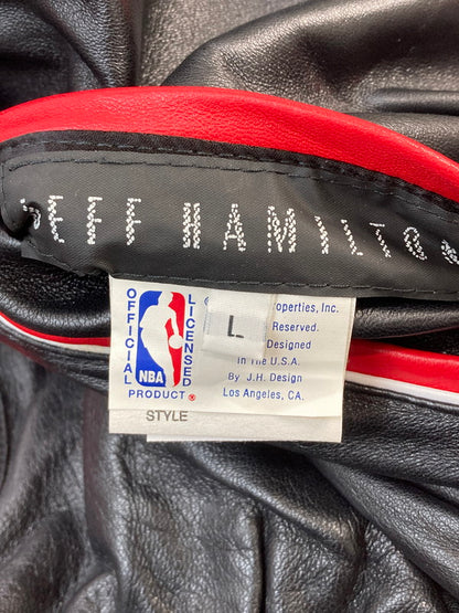 【中古品】【メンズ】 JEFF HAMILTON ジェフ ハミルトン CHICAGO BULLS LEATHER JACKET シカゴ ブルズ レザージャケット 146-251230-zi-01-min サイズ：L カラー：ブラック/レッド/ホワイト 万代Net店
