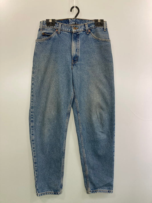 【中古品】【メンズ】 Levi's リーバイス 90's 560 LOOSE FIT TAPERED LEG DENIM PANTS 90年代 560 ルーズフィット テーパード レグ デニムパンツ ボトムス ジーンズ ボタン裏刻印918 157-260107-kk-64-min サイズ：32 カラー：ライトインディゴ 万代Net店