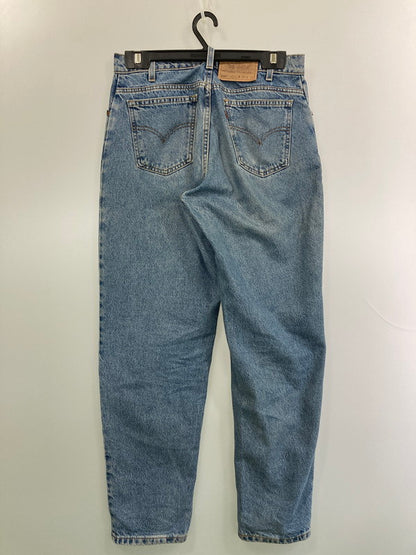 【中古品】【メンズ】 Levi's リーバイス 90's 560 LOOSE FIT TAPERED LEG DENIM PANTS 90年代 560 ルーズフィット テーパード レグ デニムパンツ ボトムス ジーンズ ボタン裏刻印918 157-260107-kk-64-min サイズ：32 カラー：ライトインディゴ 万代Net店