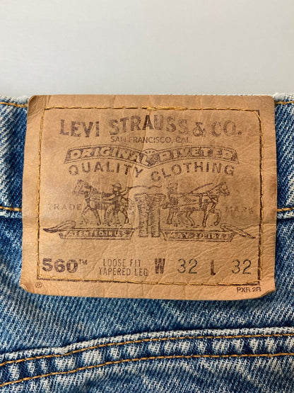【中古品】【メンズ】 Levi's リーバイス 90's 560 LOOSE FIT TAPERED LEG DENIM PANTS 90年代 560 ルーズフィット テーパード レグ デニムパンツ ボトムス ジーンズ ボタン裏刻印918 157-260107-kk-64-min サイズ：32 カラー：ライトインディゴ 万代Net店