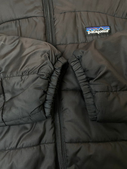 【現状渡し品】【メンズ】 patagonia パタゴニア 83974 09年製 MICRO PUFF HOODED JACKET マイクロ・パフ・フーデッド・ジャケット 144-260114-zi-19-min サイズ：XS カラー：ブラック 万代Net店