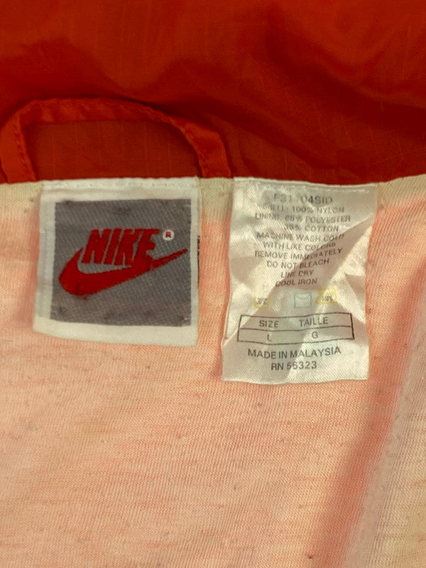 【中古品】【メンズ】 NIKE ナイキ 90S ASYMMETRY NYLON JACKET ナイロンジャケット ライトアウター 146-260208-AS-19-min サイズ：下記参照 カラー：レッド/オレンジ/ネイビー 万代Net店