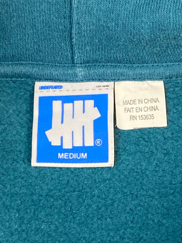 【中古品】【メンズ】 UNDEFEATED アンディフィーテッド SPORT GROUP PULLOVER HOODIE スポーツグループ プルオーバーフーディー トップス パーカー 142-260126-kk-05-min サイズ：M カラー：グリーン 万代Net店