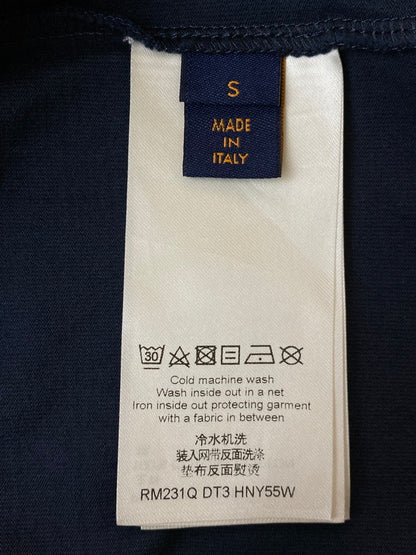 【中古品】【メンズ】 LOUIS VUITTON ルイ・ヴィトン HNY55W 23SS エンボスLVロゴ Tシャツ 179-260114-zi-45-min サイズ：S カラー：ネイビー 万代Net店