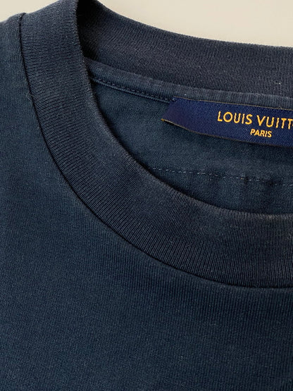 【中古品】【メンズ】 LOUIS VUITTON ルイ・ヴィトン HNY55W 23SS エンボスLVロゴ Tシャツ 179-260114-zi-45-min サイズ：S カラー：ネイビー 万代Net店