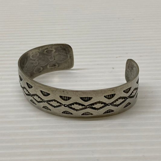 【中古品】【メンズ】 INDIAN JEWELRY SILVER BANGLE インディアン ジュエリー シルバー バングル アクセサリー 腕 191-260130-em-12-min カラー：シルバー 万代Net店
