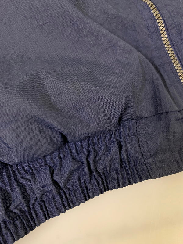 【現状渡し品】【メンズ】 adidas アディダス NYLON HOODED JACKET AHN001 ナイロン フーデッド ジャケット ライトアウター 万国旗タグ 146-260404-kk-12-min サイズ：US XL カラー：ネイビー 万代Net店